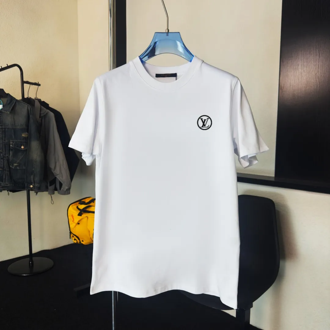 《LV~ 》 2026New Arrival Quality T ， , Versatile Quality ！ ‼ 32 G ‼ ， ， ， ， T 🤪 Sizes：S-M-L-XL-2XL ：Black，White， Same Style